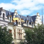 Центральная площадь города с домами в стиле модерн